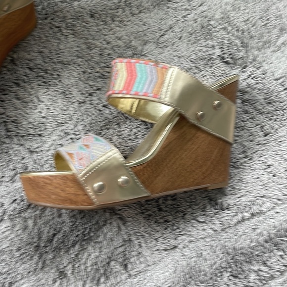 BCBG wedges - Picture 4 of 6